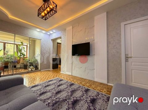 Satılır 4 otaqlı köhnə tikili 110 m²