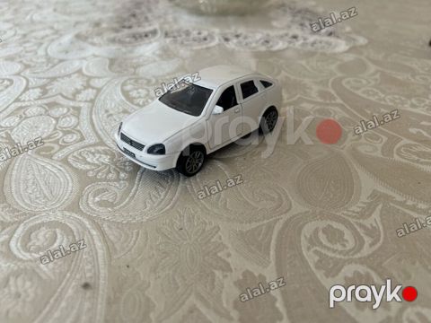 Ağ rəngli metal oyuncaq avtomobil modeli - Korpus: metal gövdə — Bakı