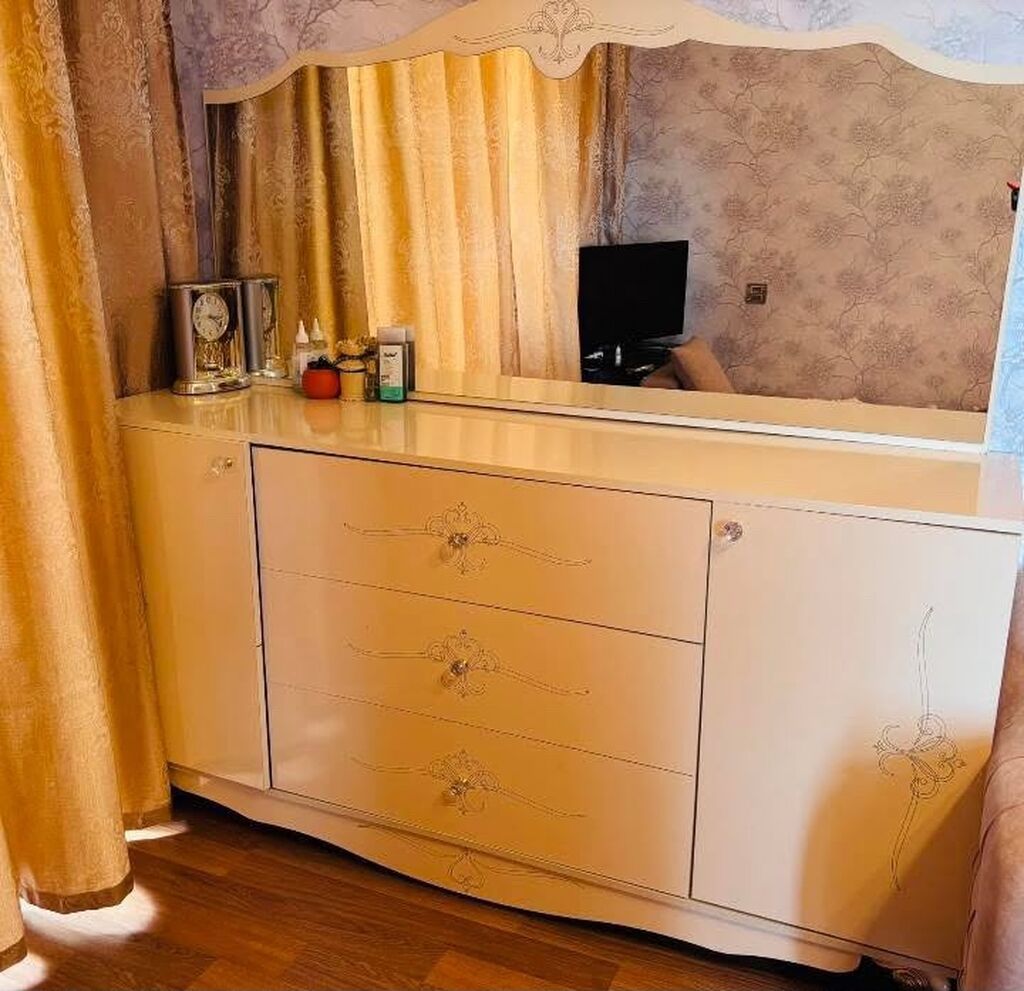 Kamod. 90 azn. Ünvan Köhnə Günəşli(SemaG) — Komodlar və tumbalı, Mehdiabad
