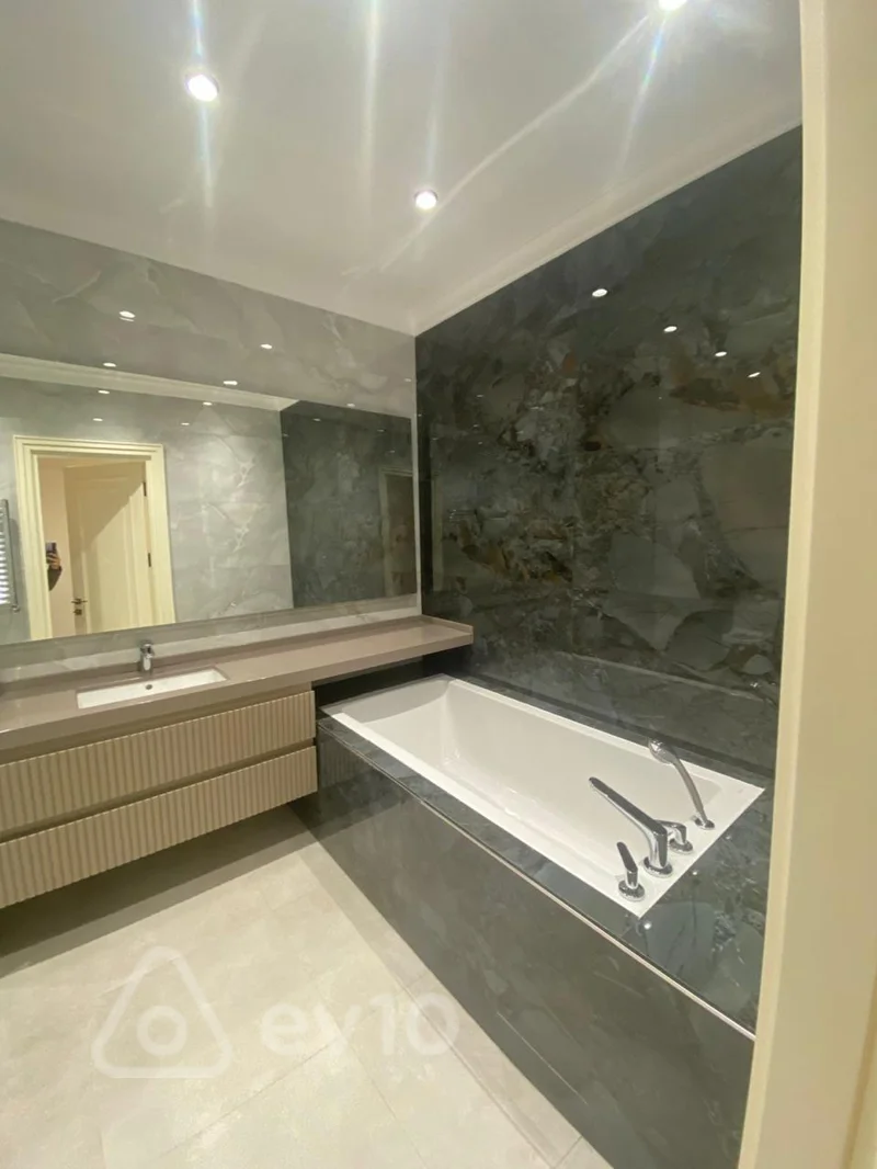 3 otaqlı mənzil, 202 m², Üzeyir hacibəyov — kirayə — Mənzil, Bakı (3)