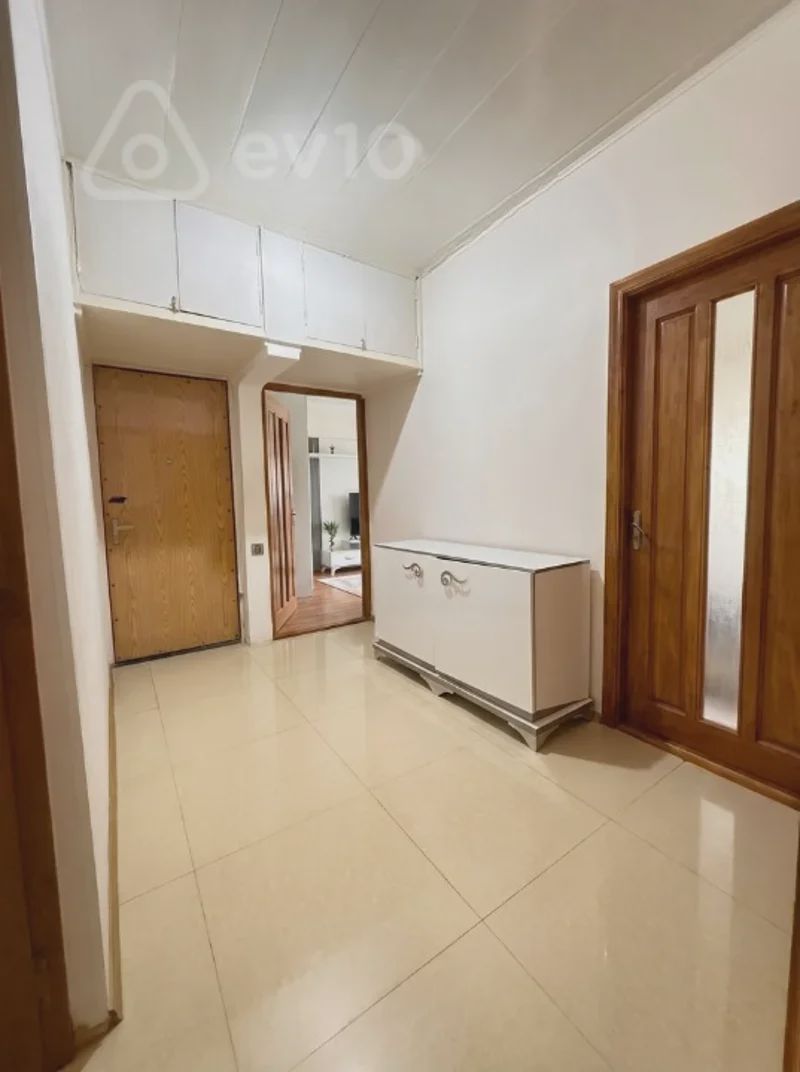 For sale: 4-room apartment (old building), 100 m² — Mənzil, Bakı (5)