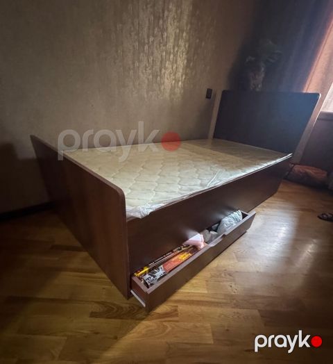 2 ədəd tək yataq. Matrasla birgə, biri satılır 100 azn. Ünvan H — Bakı