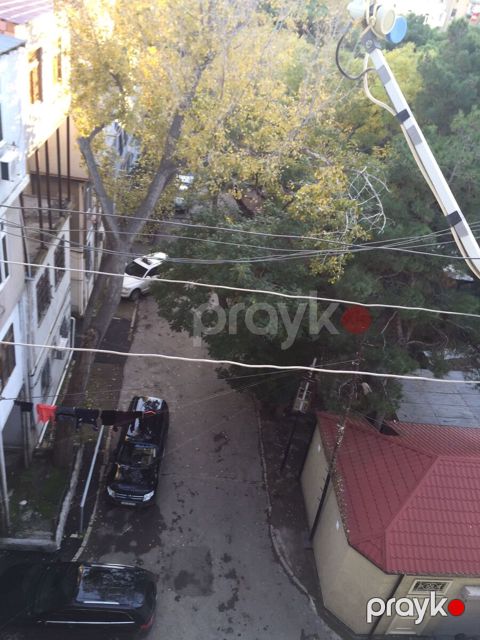 Satılır 2 otaqlı köhnə tikili 65 m² — Bakı