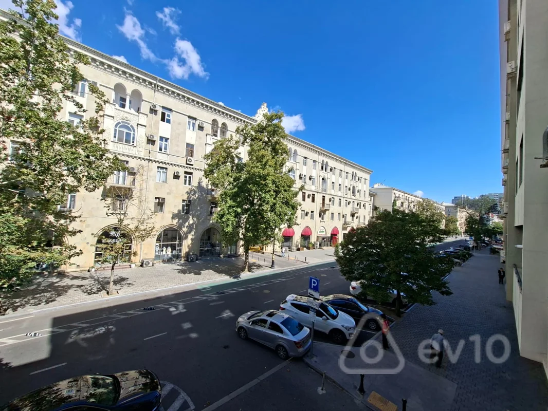 4 otaqlı mənzil, 120 m², Nizami küçəsi — Bakı
