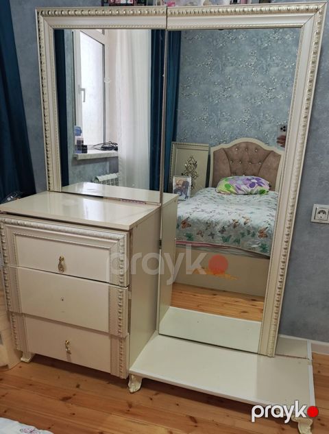 Termo satılır 60¹⁰manat biraz suyrmesnde problm var o da çox böyük bir — Bakı