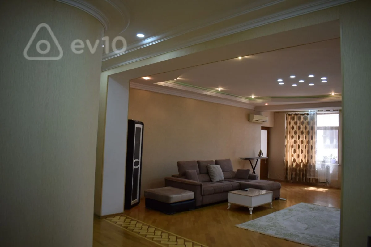 3 otaqlı mənzil, 140 m², Vladislav Plotnikov — kirayə — Bakı