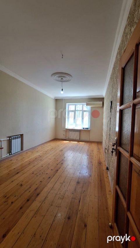 Satılır 3 otaqlı köhnə tikili 75 m² — Bakı