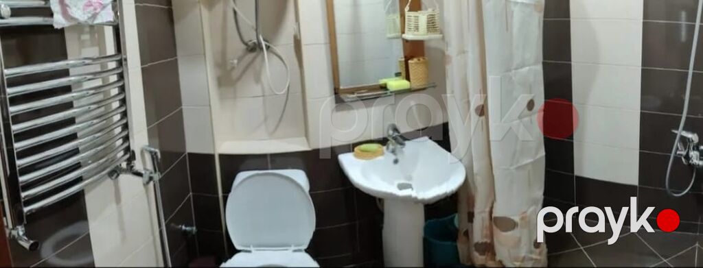 Ev Masazırda Qurtuluş 93 də yerləşir. 6 mərtəbəli binanın 5 ci — Mənzil, Masazır (5)