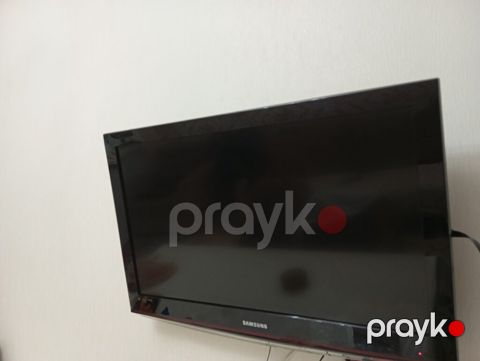 Samsung LCD televizor - Ekran ölçüsü: təxminən 32" (divara — Bakı