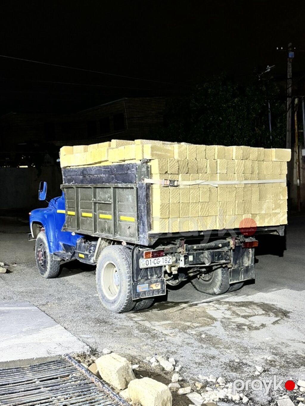 Daş karxanasından birbaşa kəsilib yüklənmiş tikinti daşı — Tikinti blokları, kərpic və panellər, Masazır (2)