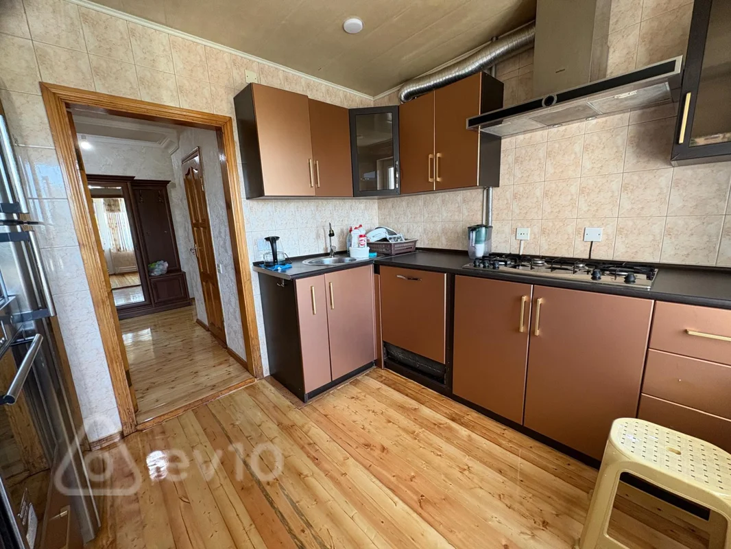 4 otaqlı mənzil, 100 m², Bakı, Səməd Vurğun küçəsi. — kirayə — Mənzil, Bakı (12)