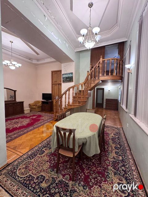 Satılır 4 otaqlı köhnə tikili 110 m² — Bakı