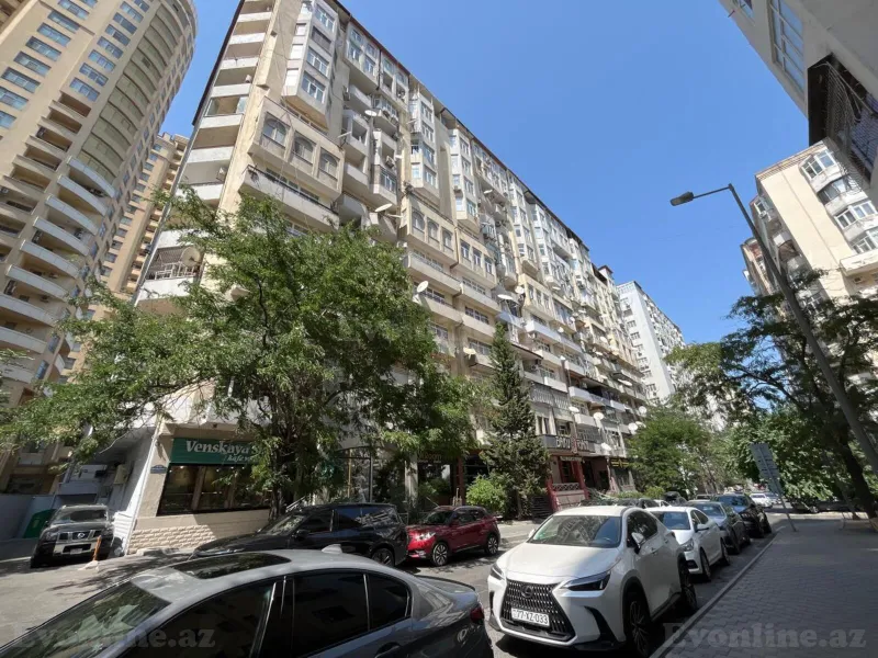 Satılır 4 otaqlı Mənzil Yeni tikili 200 m² Bakı, Yasamal r., Elmlər Akademiyası m