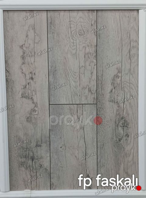 Ağac naxışlı laminat döşəmə. Bu, evinizə və ya ofisinizə təbii və — Bakı