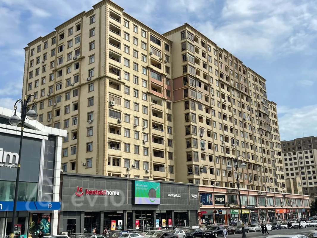 2 otaqlı mənzil, 70 m², İnşaatçılar metrosunun üstü — Bakı