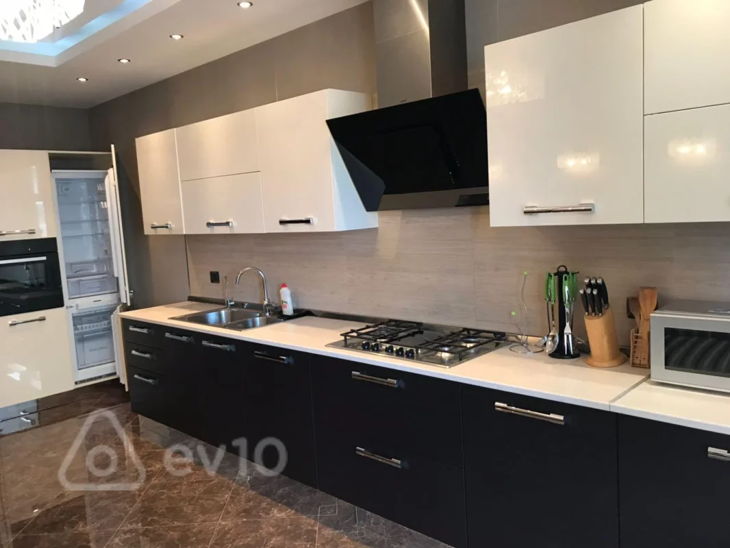4 otaqlı mənzil, 200 m², 28may metrosunun yaxınlığı — kirayə — Mənzil, Bakı (8)