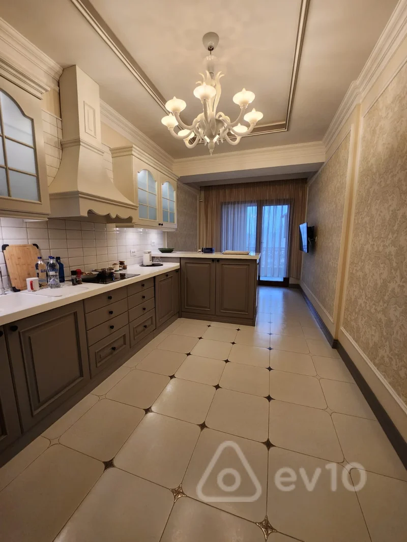 3 otaqlı mənzil, 220 m², Bakıxanov küç — kirayə — Bakı