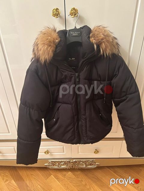 Qışlıq qadın şişmə qısa gödəkçə - Rəng: qara - Model: qısa, həcmli — Digah