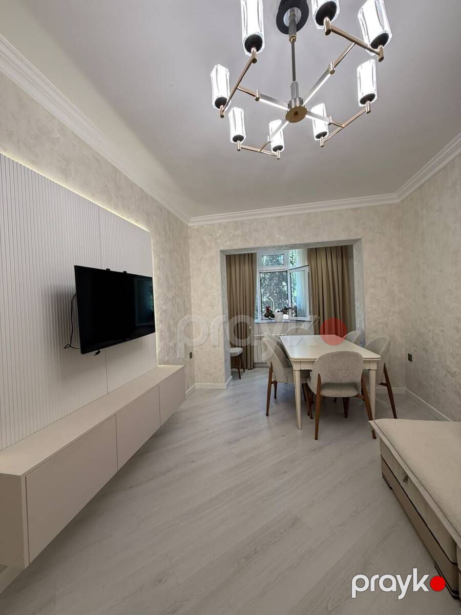 Satılır 4 otaqlı köhnə tikili 110 m² — Mənzil, Bakı (2)