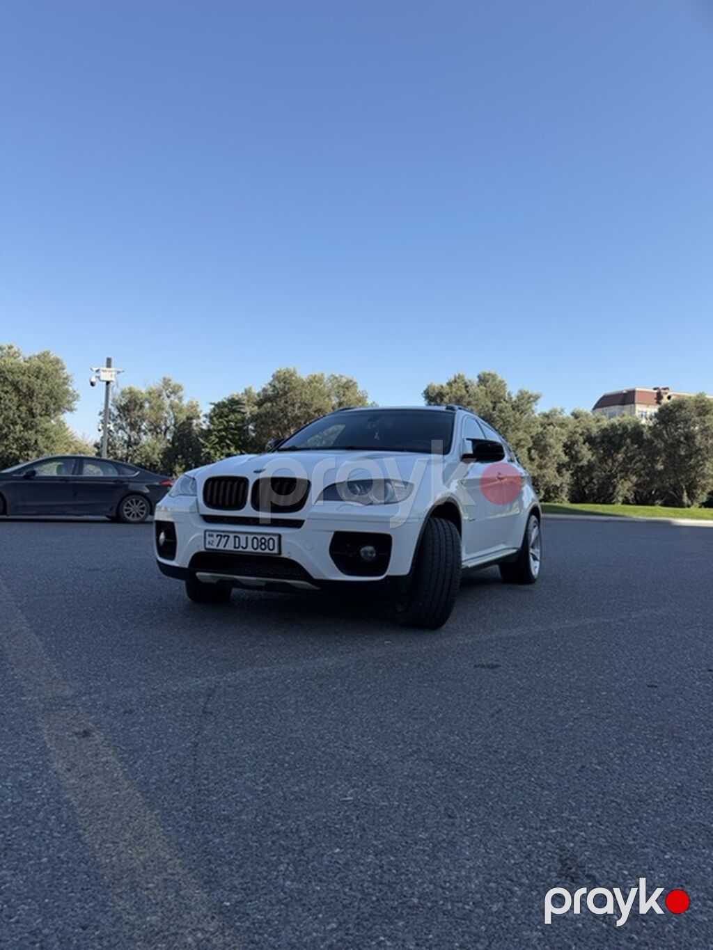 BMW X6 – ağ rəngli, kupe-siluetli premium krossover. Güclü və dinamik — Avtomobillər, Bakı (4)