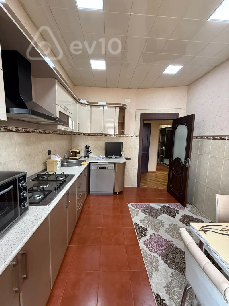 3 otaqlı mənzil, 130 m², Sübhü Salayev küçəsi — kirayə — Mənzil, Bakı (9)