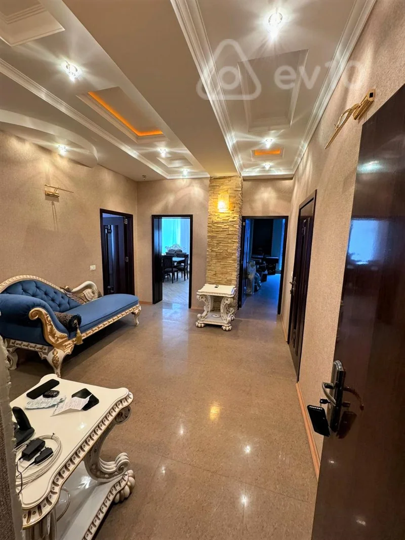3 otaqlı mənzil, 120 m², Abbas Mirzə Şərifzadə küçəsi — Bakı