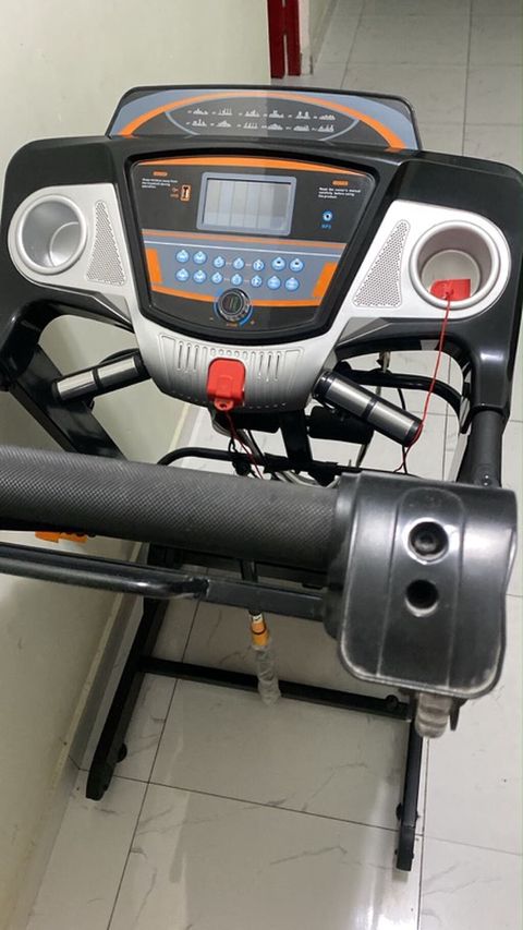 Qatlanan qaçış trenajoru (treadmill) təqdim olunur. Ev şəraitində — Masazır