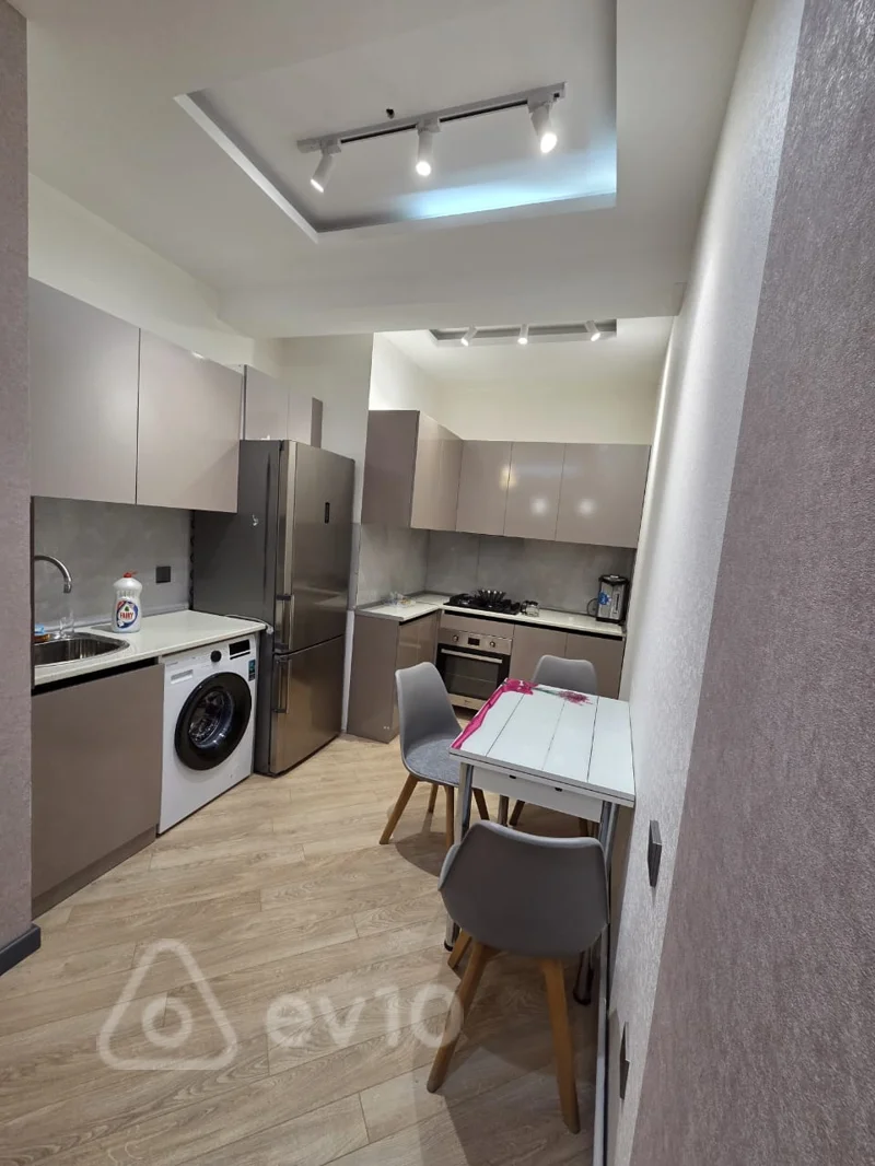 3 otaqlı mənzil, 100 m², 28 May m., Azərbaycan Dillər Universiteti Bakı şəhəri, Salatın Əsgərova küçəsi — kirayə — Mənzil, Bakı (7)