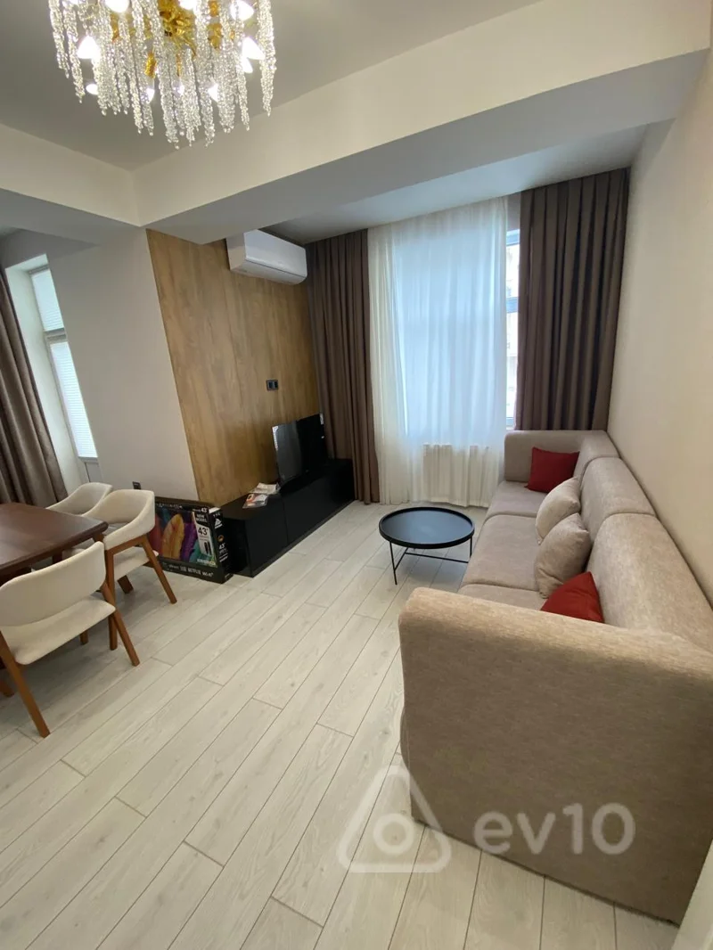 3 otaqlı mənzil, 100 m², 8 noyabr prospekti — kirayə — Bakı