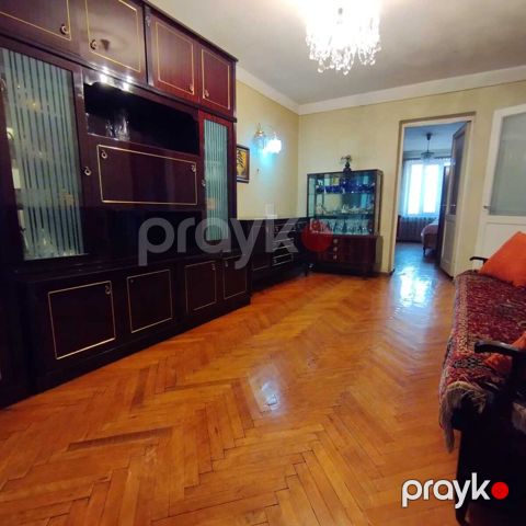Satılır 3 otaqlı köhnə tikili 75 m²