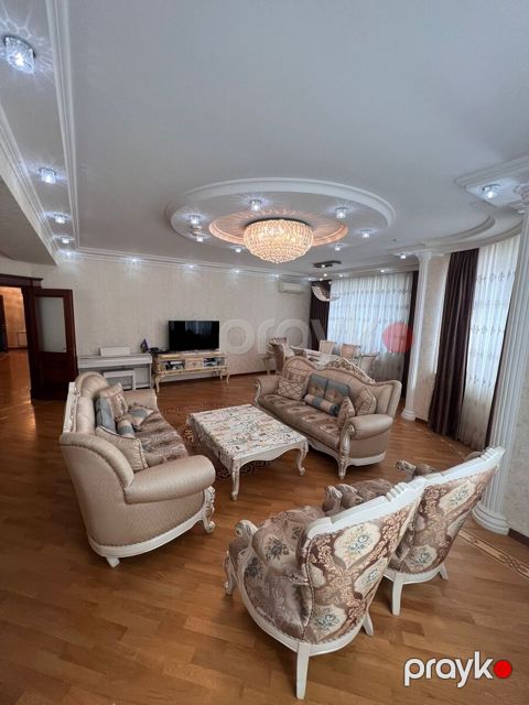 Satılır 4 otaqlı yeni tikili 200 m²