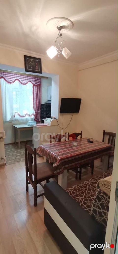 Satılır 4 otaqlı köhnə tikili 100 m² — Bakı