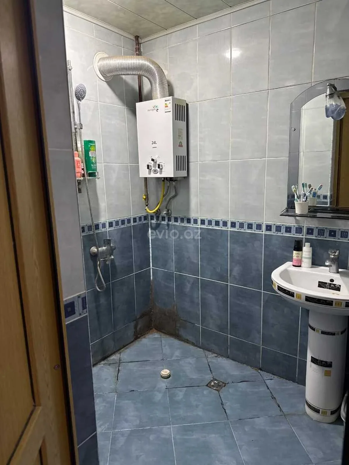 Kirayə 3 otaqlı mənzil Neftçilər metrosu yaxınlığında — Mənzil, Bakı (8)