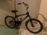 Uşaq velosipedi, mavi-qara rəng kombinasiyasında. Şəhərdaxili sürüş və — Children's Bikes