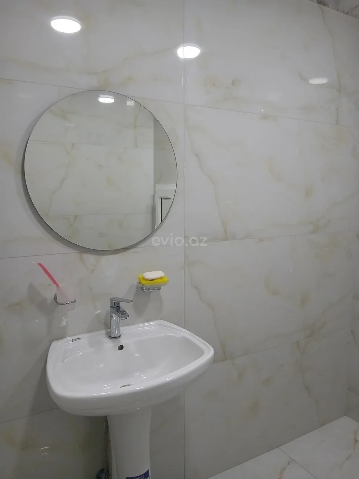 Kirayə 1 otaqlı mənzil Xalqlar Dostluğu metrosu yaxınlığında — Mənzil, Bakı (6)