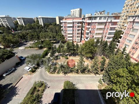 Satılır 5 otaqlı köhnə tikili 240 m² — Bakı