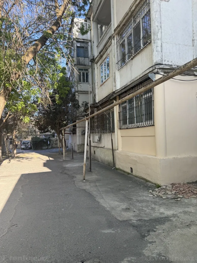 Satılır 2 otaqlı Mənzil Köhnə tikili 40 m² Bakı, Səbail r., Badamdar — Bakı