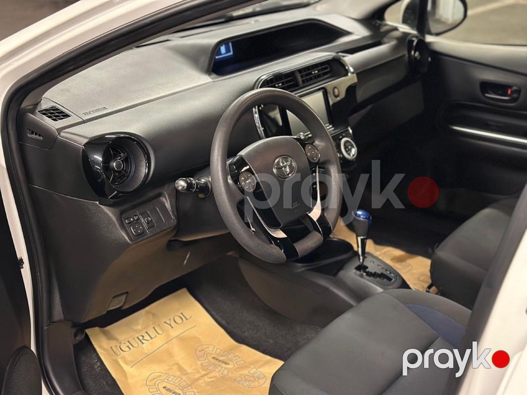 Toyota Aqua icarəsi — Avtomobil icarəsi, Bakı (4)