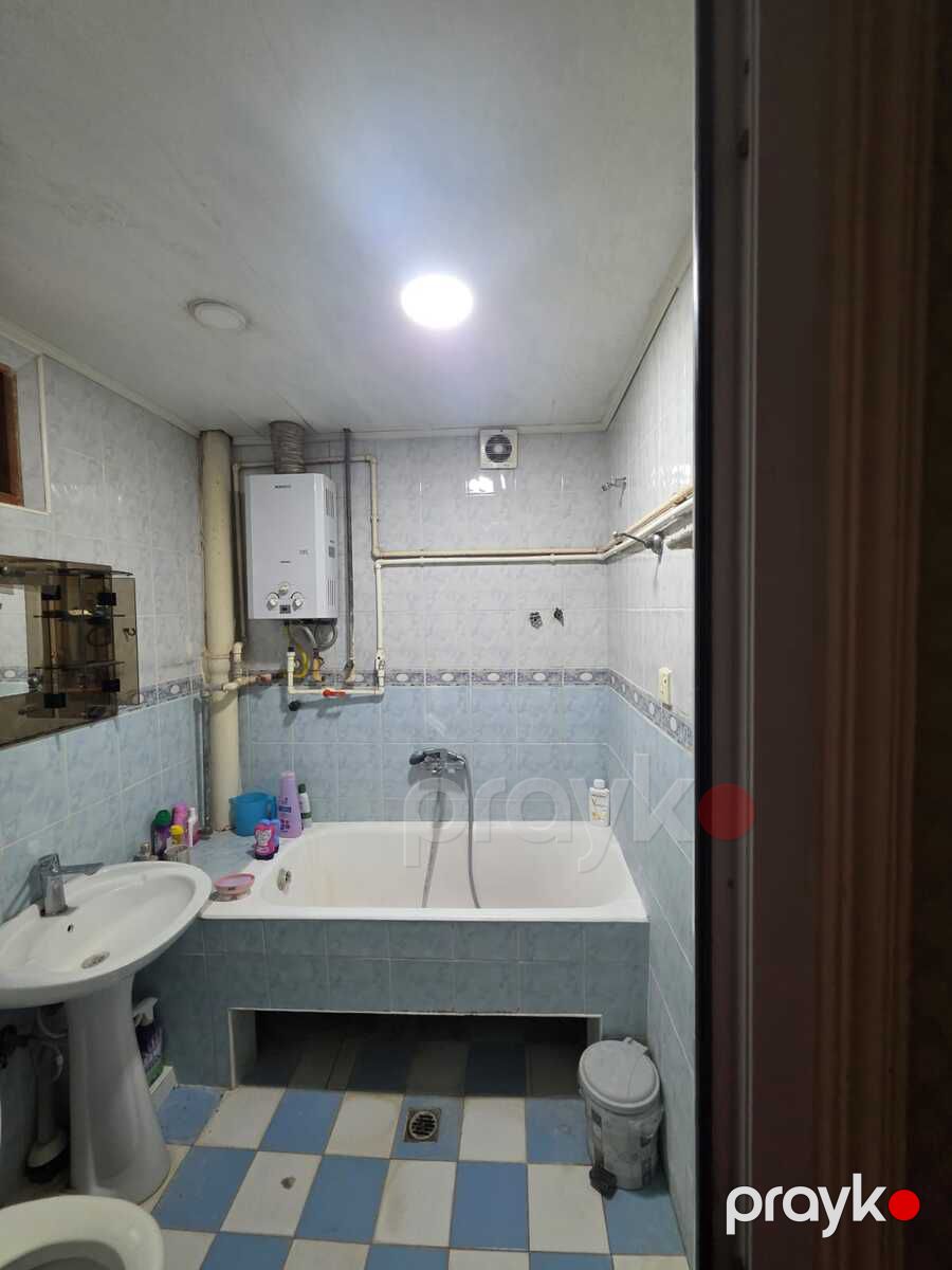 Satılır 2 otaqlı köhnə tikili 65 m² — Mənzil, Bakı (7)