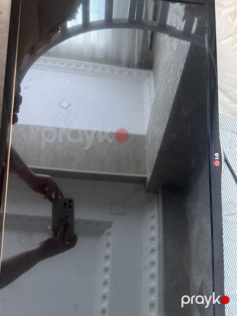 LG televizor ekranı/paneli - Brend: LG (korpusun kənarında “LG” — Masazır