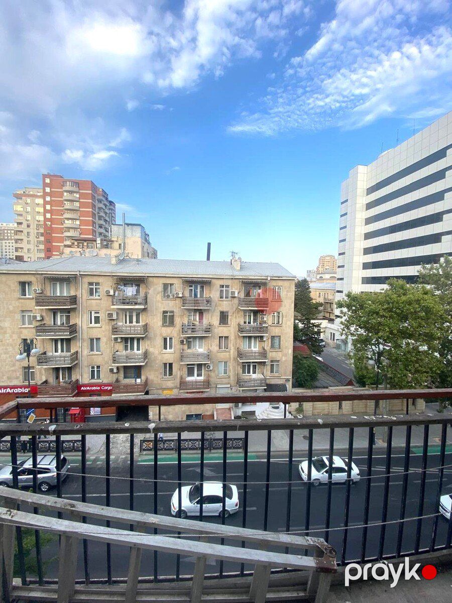 Satılır 2 otaqlı köhnə tikili 71 m² — Mənzil, Bakı (3)