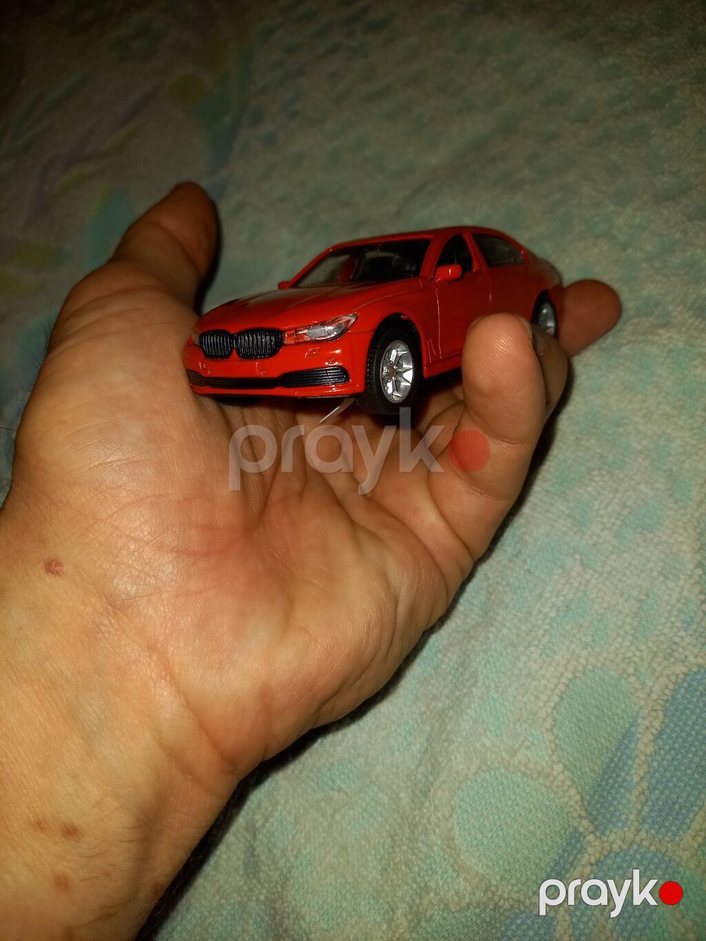 Qırmızı sedan miniatür avtomobil modeli - Material: metal gövdə — Modellar, Masazır (3)