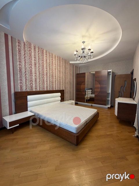 Satılır 4 otaqlı köhnə tikili 130 m² — Bakı