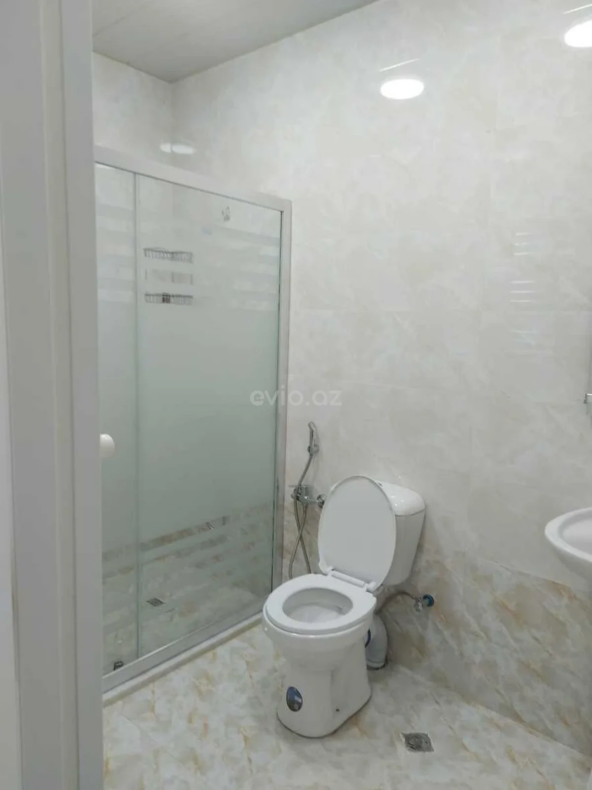 Kirayə 2 otaqlı mənzil Xalqlar Dostluğu metrosu yaxınlığında — Mənzil, Bakı (5)