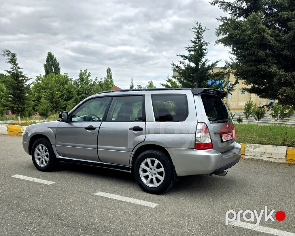 Subaru Forester – gümüşü rəngli, kompakt krossover/SUV Texniki — Avtomobillər, Qobustan (4)