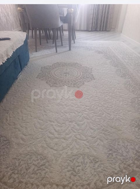 Xalca 110 azn. Yaxsi veziyyetdedir. Olcusu 3,50×2,50m. Unvan Xirdalan — Bakı