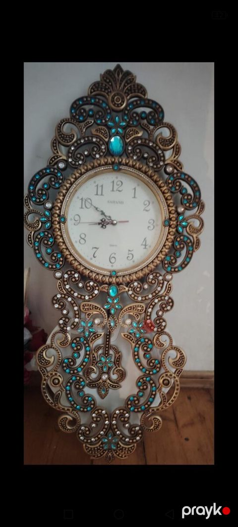 Divar saatı — Bakı
