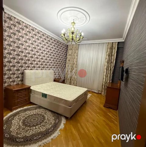 Kirayə verilirmebelləşdirilmiş mənzil interyeri - Geniş qonaq otağı — Bakı
