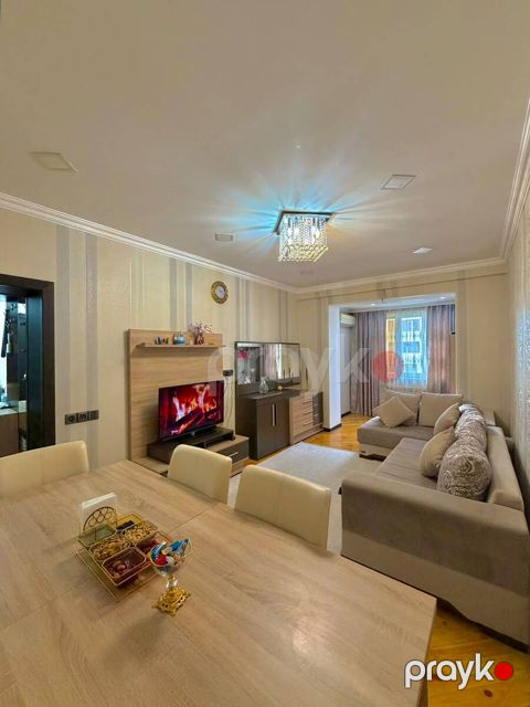 Satılır 2 otaqlı köhnə tikili 60 m² — Bakı