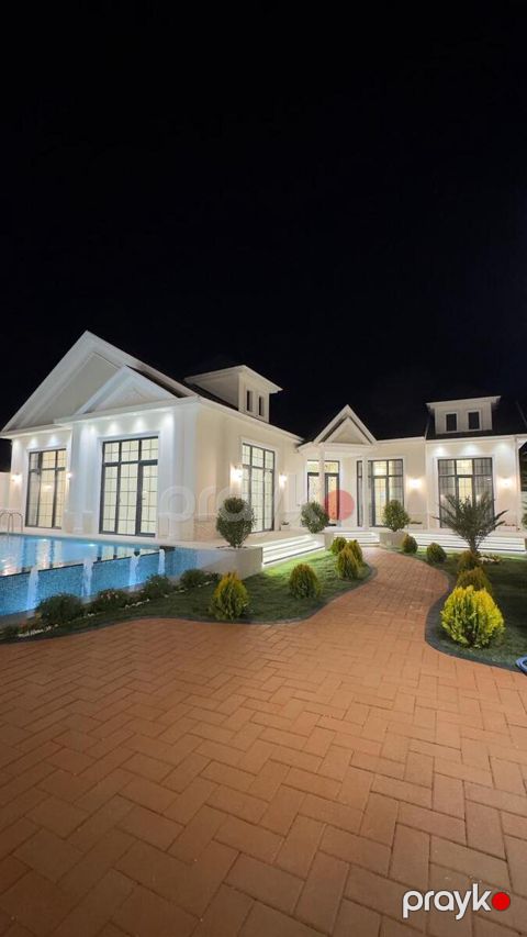 Satılır 5 otaqlı həyət evi/bağ evi 300 m² — Bakı
